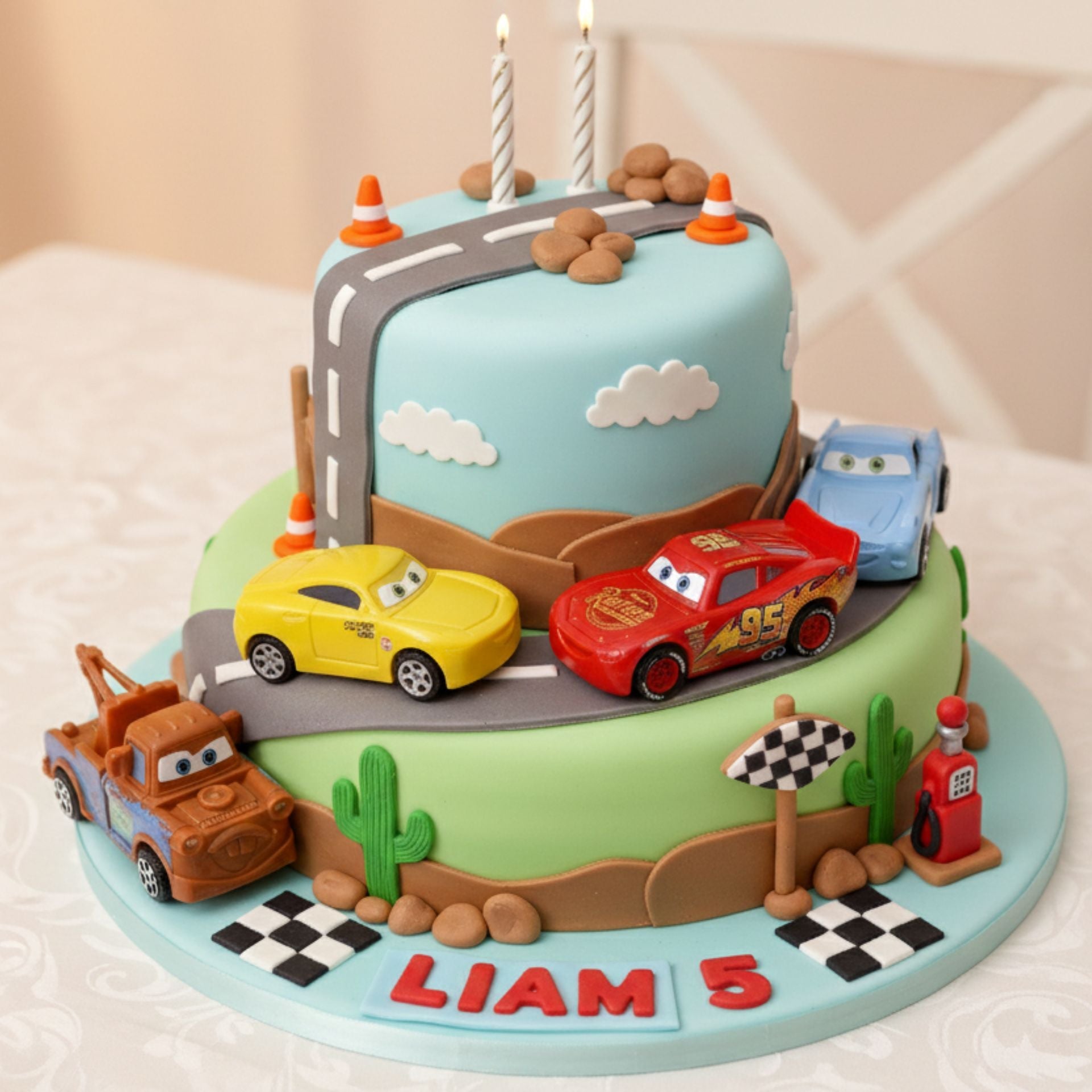 The Best Decorative Items for Professional Cake Design